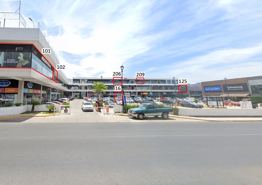 Plaza Vía Lomas - Locales en Renta